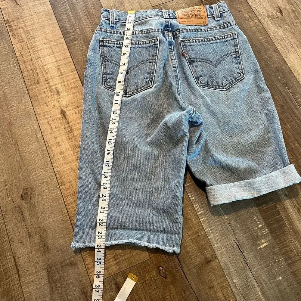 Vintage women’s 921 Levi’s shorts high rise size 6